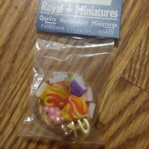 Royal Dollhouse Miniature sewing basket
